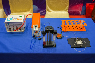 点成生物展示微流控芯片与压力泵产品，分享前沿技术应用方案